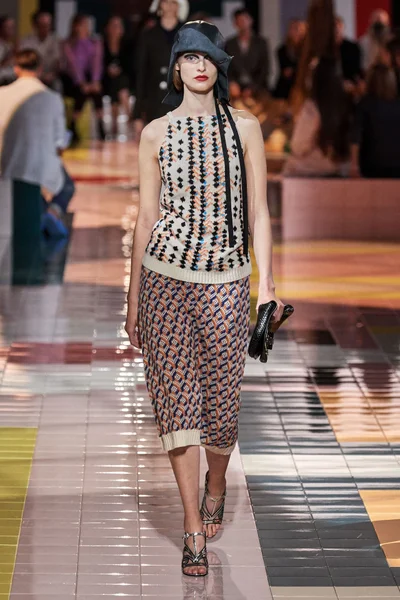 Look 11